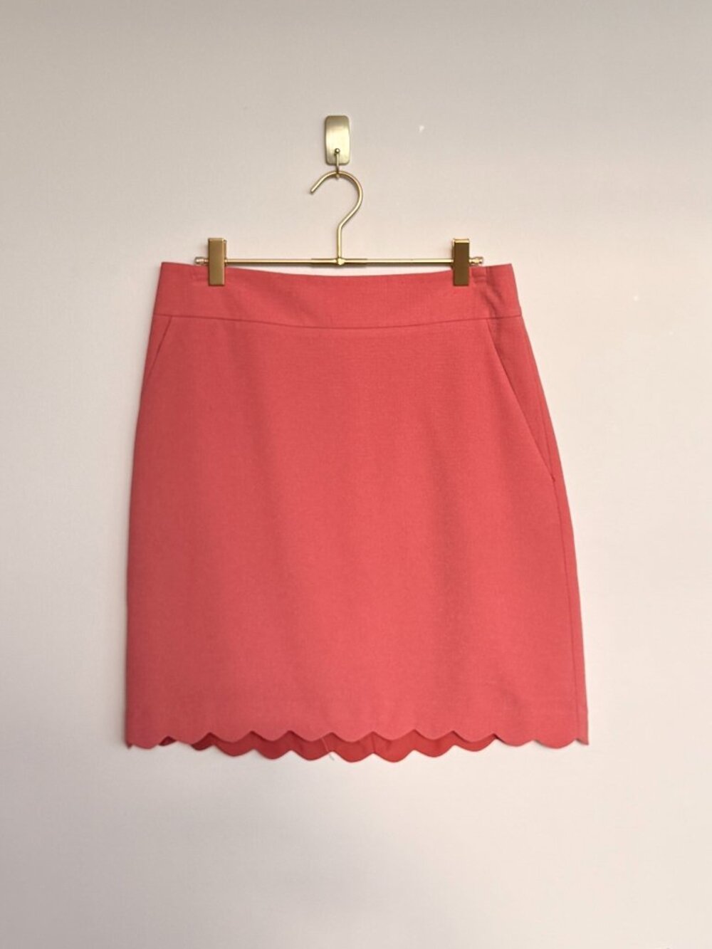 Ann Taylor Factory Coral Scalloped Hem Mini Skirt Size 4 Back Zip Pockets